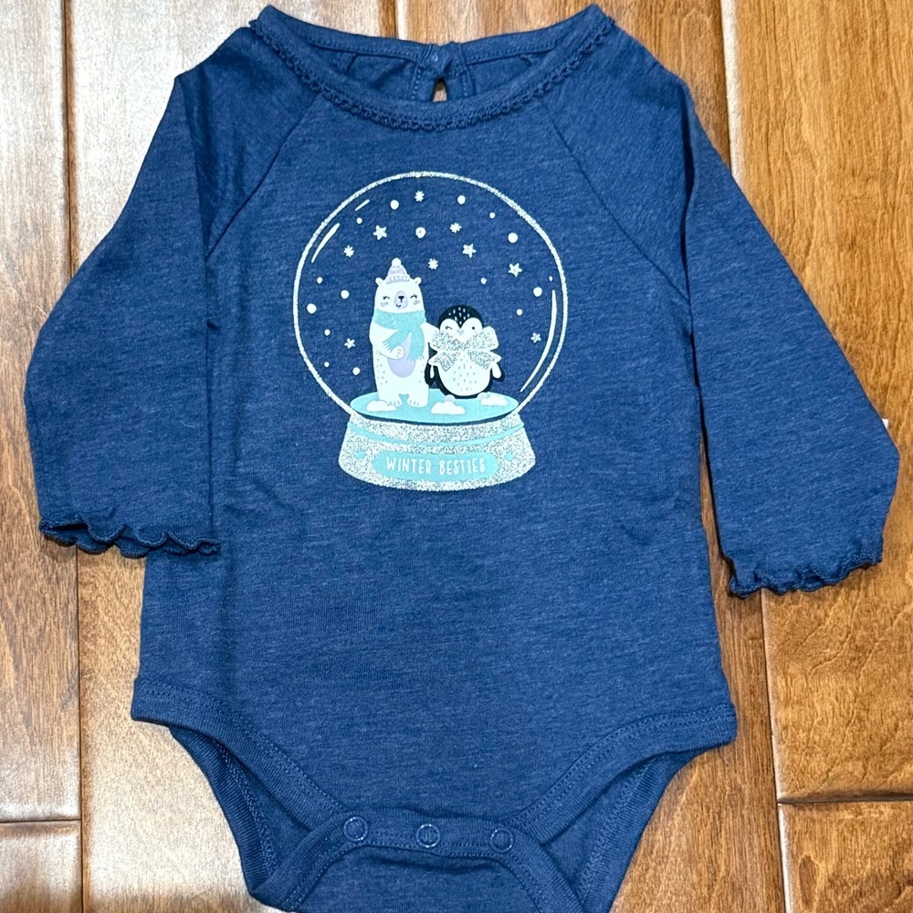 NWT Size 0-3M Long-Sleeve Onesie with polar bear and penguin graphic